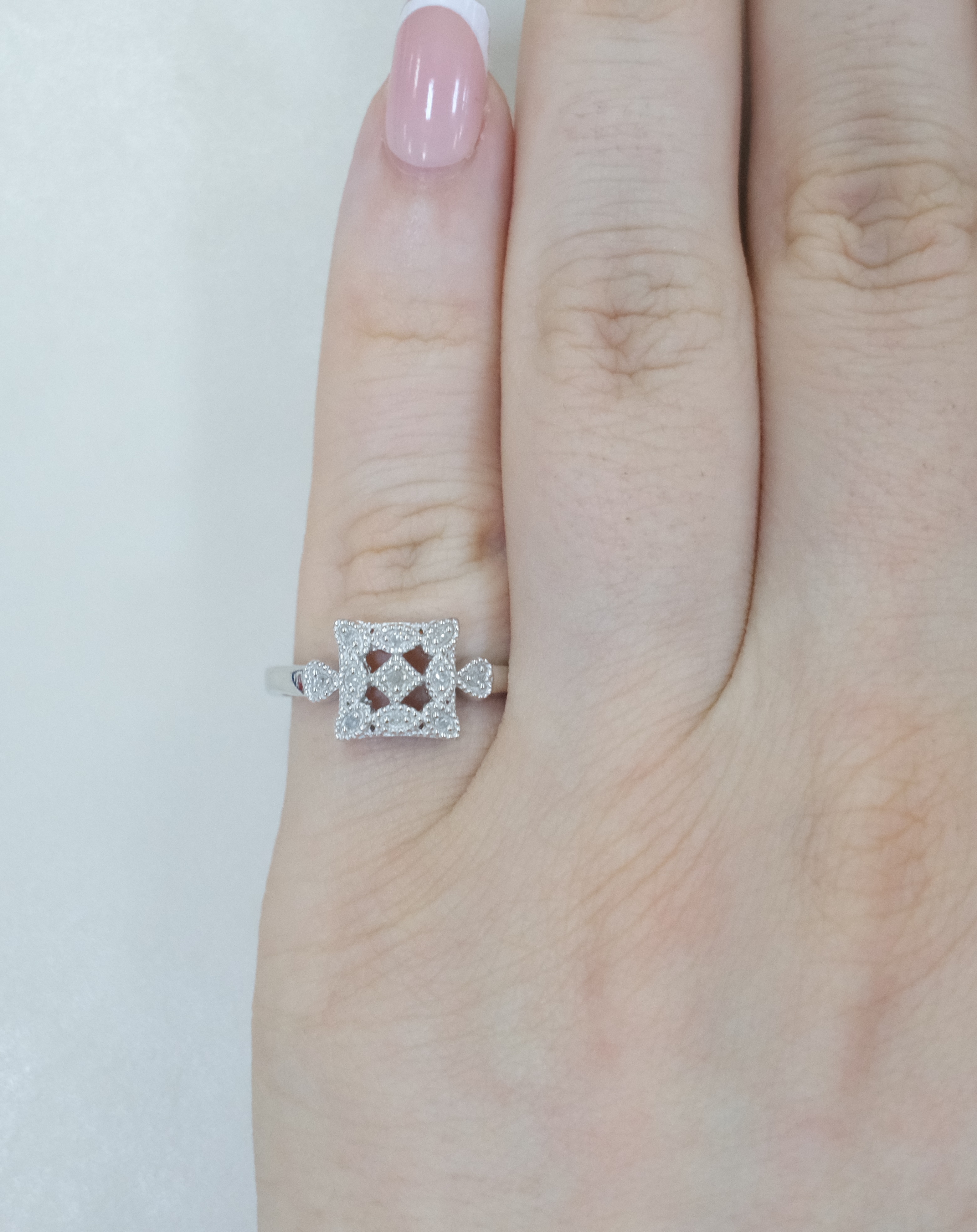 Серебряное кольцо с бриллиантами